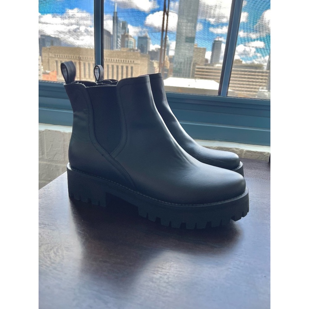 Steve Madden Platform booties ♠️